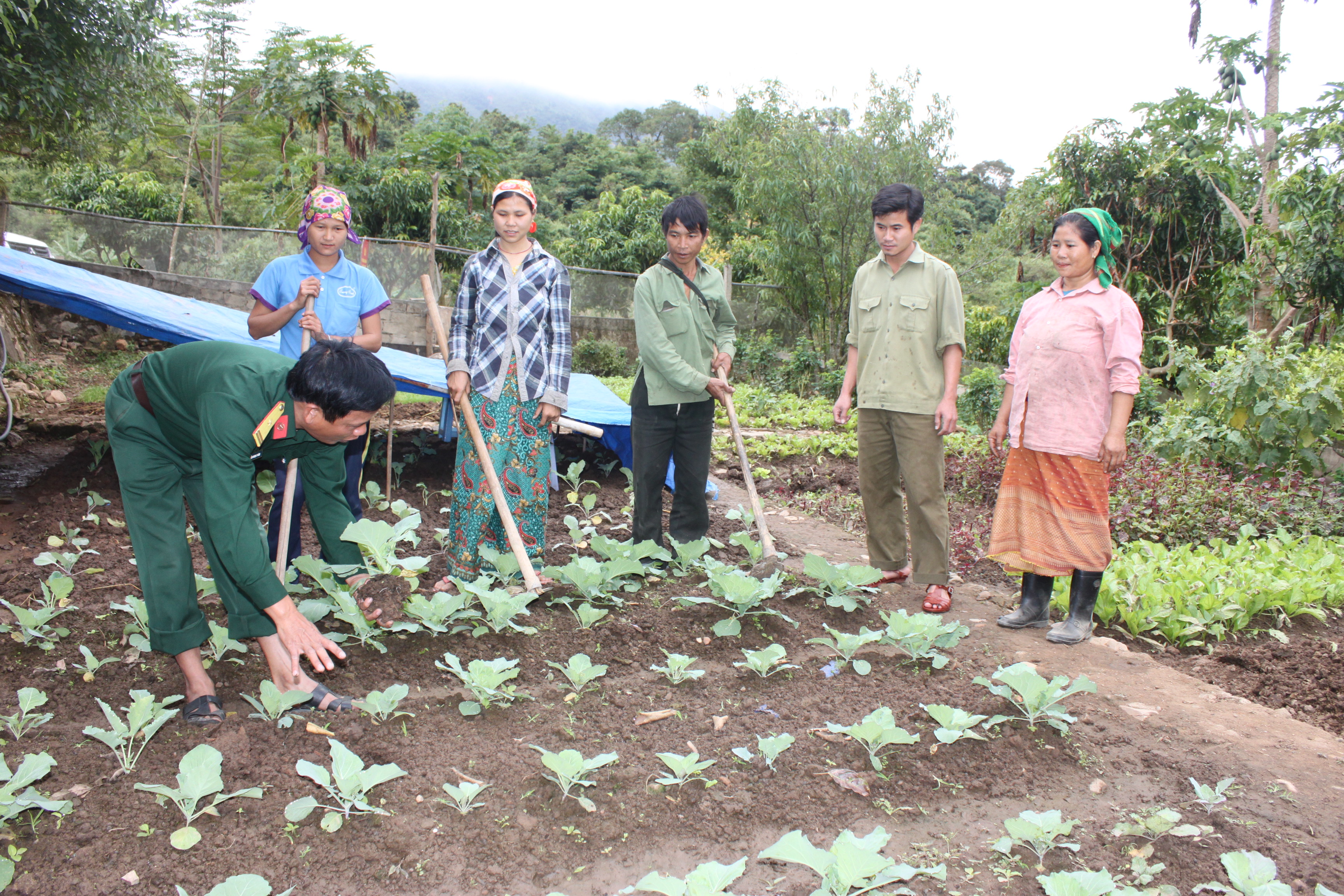 Bản làng đổi thay nhờ bàn tay bộ đội